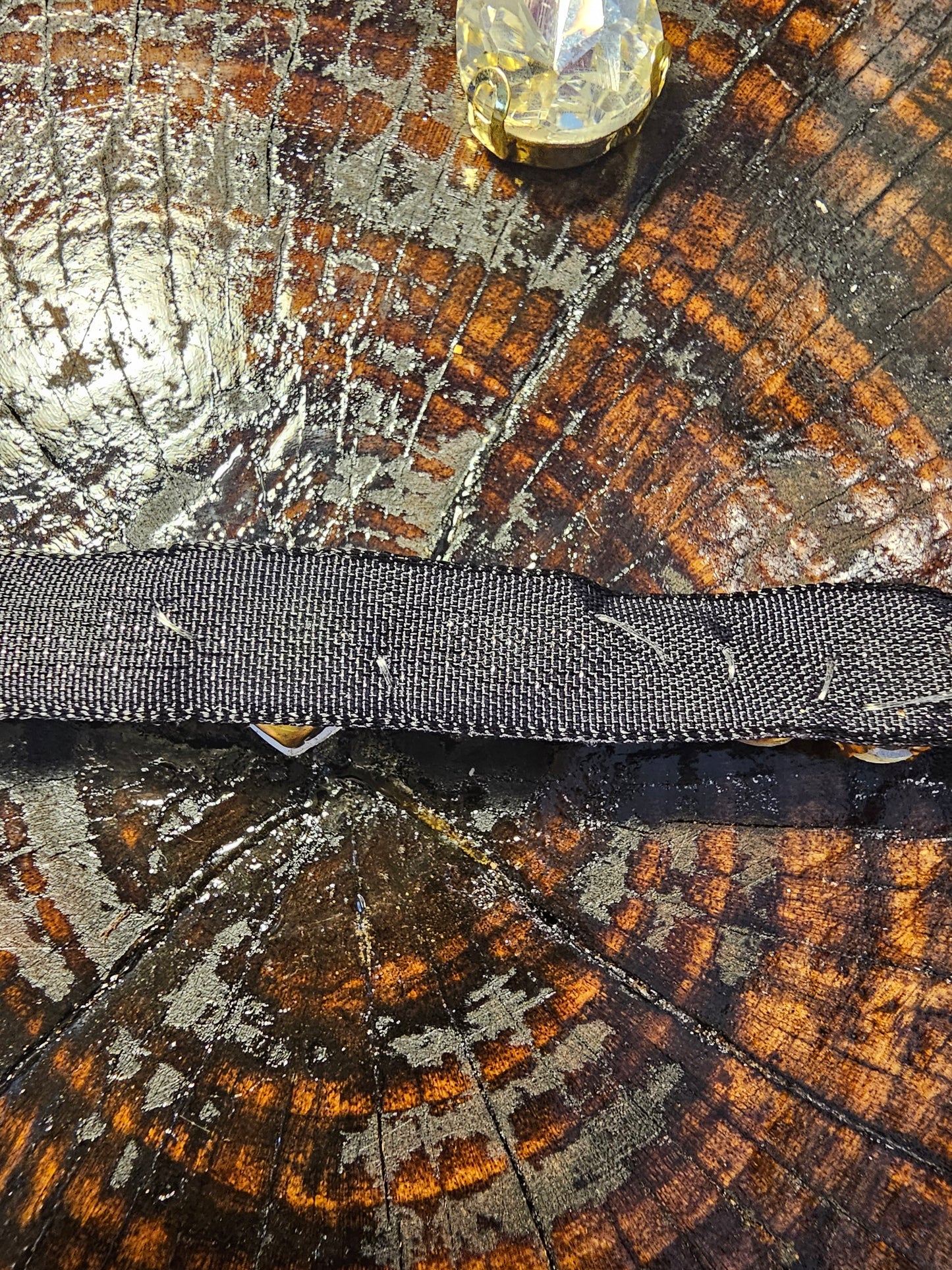 Brazalete Cinta en Piedras Doradas