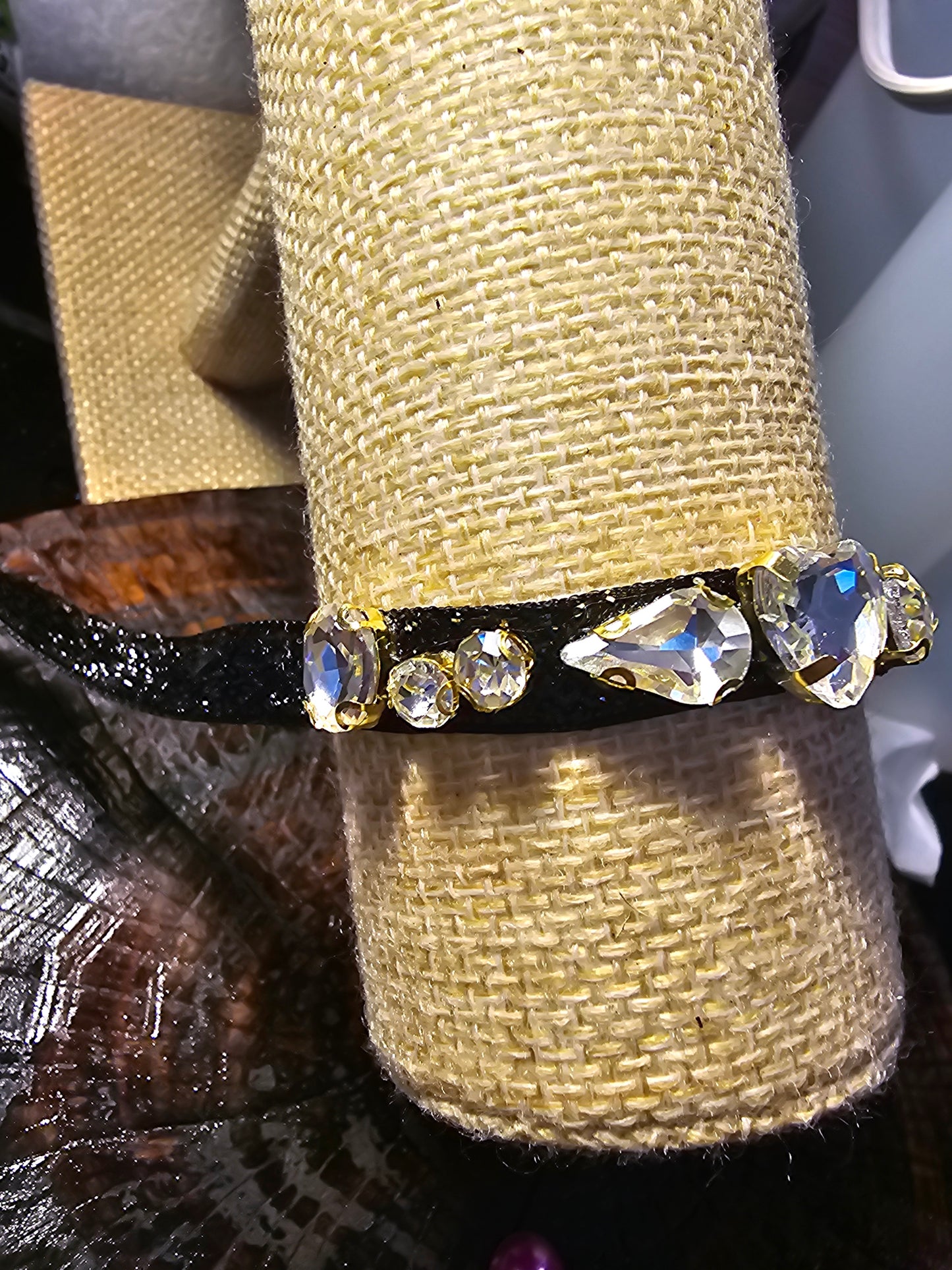 Brazalete Cinta en Piedras Doradas
